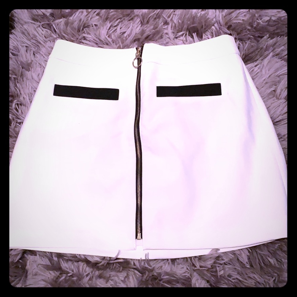 Super chic Express white skirt